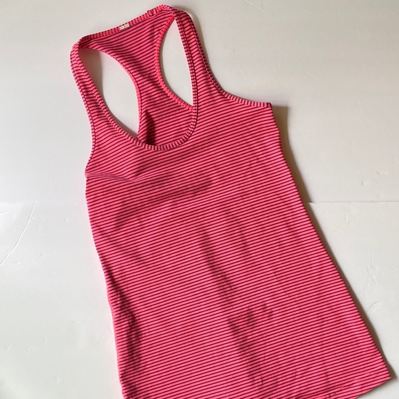 [GUC] Lululemon Active Tank Tops lot size 6 - Picture 6 of 9